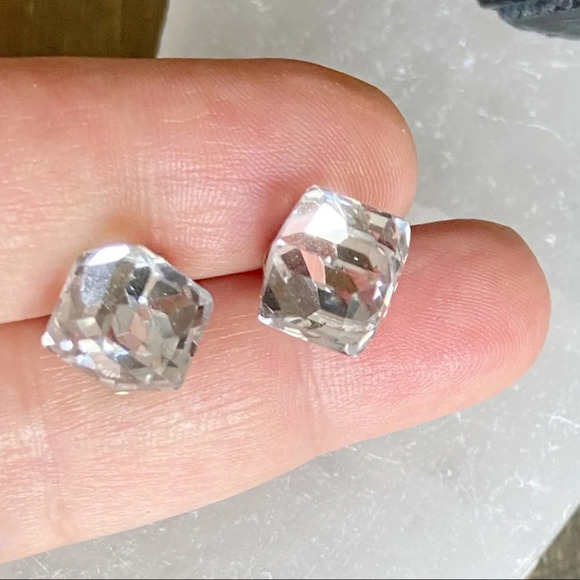 8mm CUBE ZIRCONIA STATEMENT STUDS EARRINGS - Picture 1 of 3
